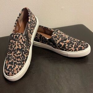 Steven Madden Leopard Print Slip On Shoes Sneakers Size 7.5